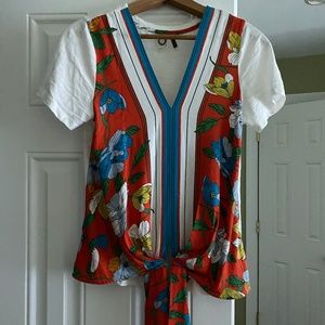 Tee Shirt With A Beautiful Twist - Like New